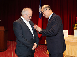 Award for AoS International Director